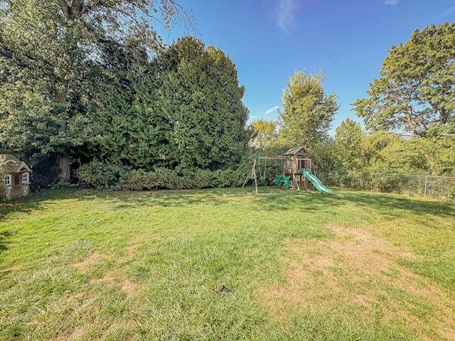 2443 Saunders Station Rd, Monroeville, PA 15146