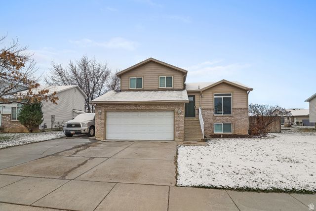 1643 N 2225 W, Clinton, UT 84015