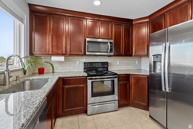 1643 N 2225 W, Clinton, UT 84015