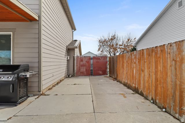 1643 N 2225 W, Clinton, UT 84015