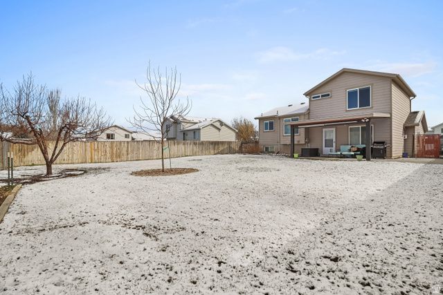 1643 N 2225 W, Clinton, UT 84015