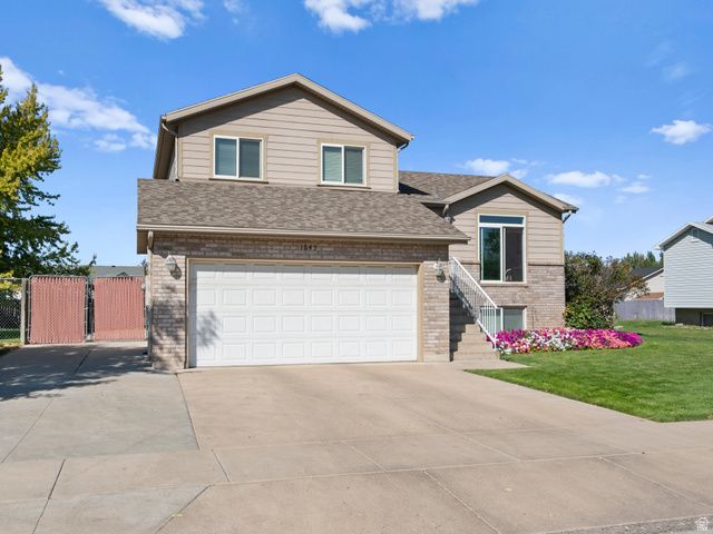 1643 N 2225 W, Clinton, UT 84015