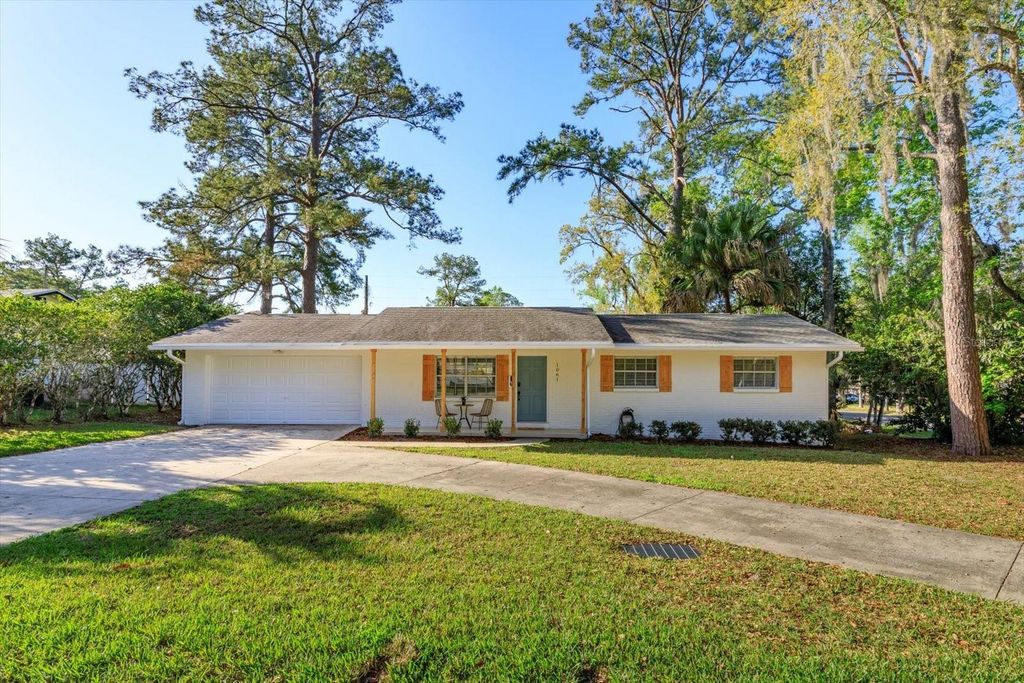 Image 1 of property listing at 1061 WHITEWAY DRIVE, Brooksville, FL 34601