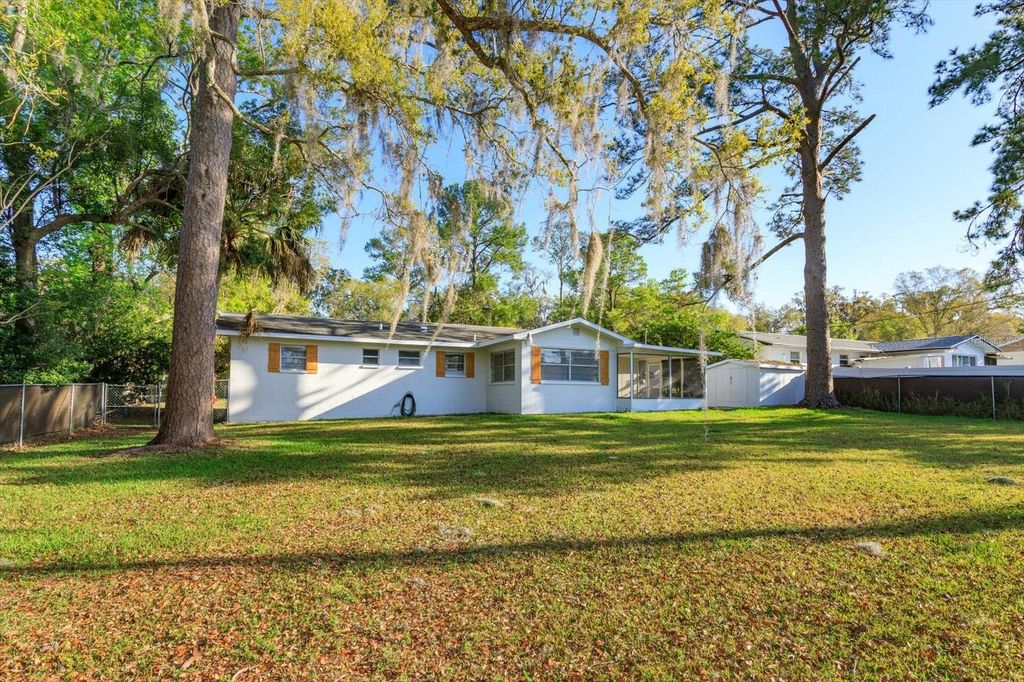 Image 24 of property listing at 1061 WHITEWAY DRIVE, Brooksville, FL 34601