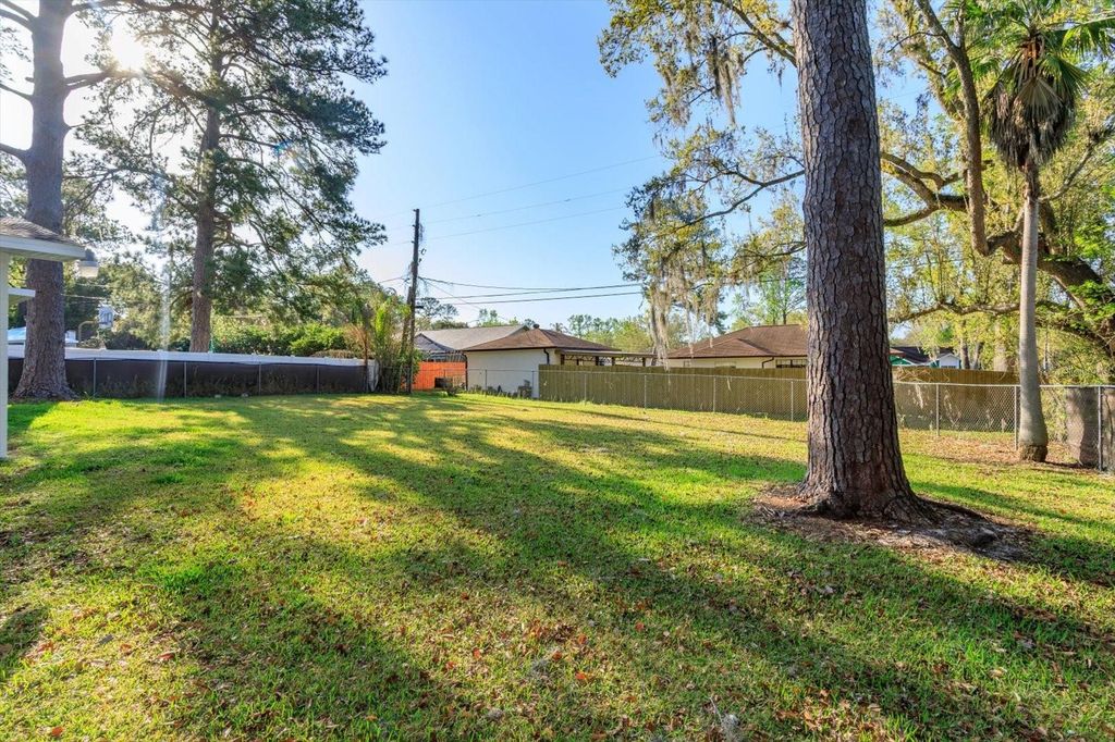 Image 25 of property listing at 1061 WHITEWAY DRIVE, Brooksville, FL 34601