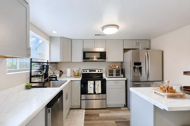 1670 W North Bear Creek Dr, Merced, CA 95348