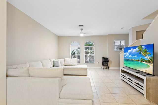 1033 NE 17th Way 2003, Fort Lauderdale, FL 33304