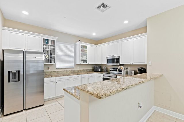 1033 NE 17th Way 2003, Fort Lauderdale, FL 33304