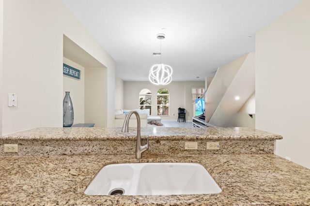 1033 NE 17th Way 2003, Fort Lauderdale, FL 33304