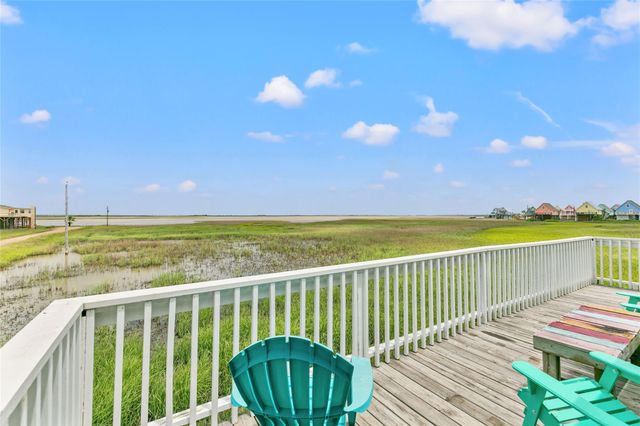 206 Beachcomber Avenue, Surfside Beach, TX 77541