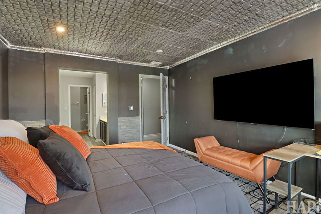 902 Huntington Drive 902, Elk Grove Village, IL 60007