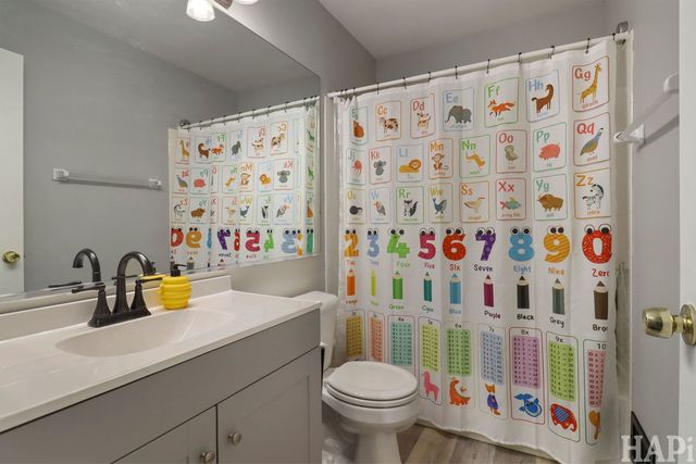 902 Huntington Drive 902, Elk Grove Village, IL 60007