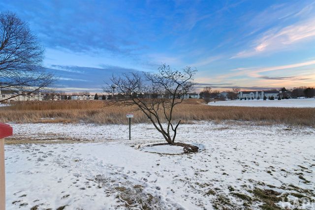 902 Huntington Drive 902, Elk Grove Village, IL 60007