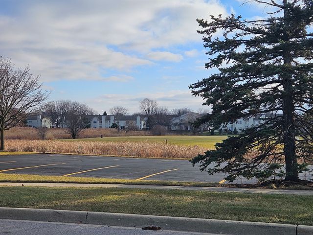 902 Huntington Drive 902, Elk Grove Village, IL 60007