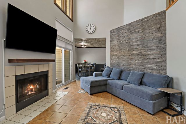 902 Huntington Drive 902, Elk Grove Village, IL 60007