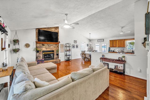 2210 Isle Of Pines DR, Moneta, VA 24121