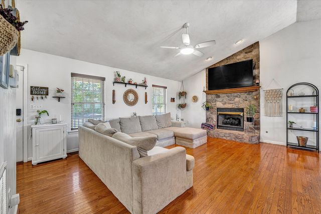 2210 Isle Of Pines DR, Moneta, VA 24121