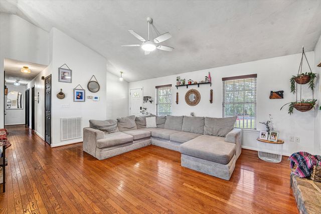 2210 Isle Of Pines DR, Moneta, VA 24121