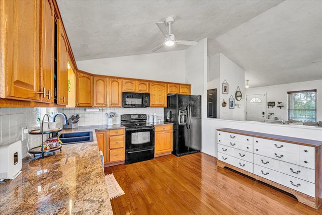 2210 Isle Of Pines DR, Moneta, VA 24121