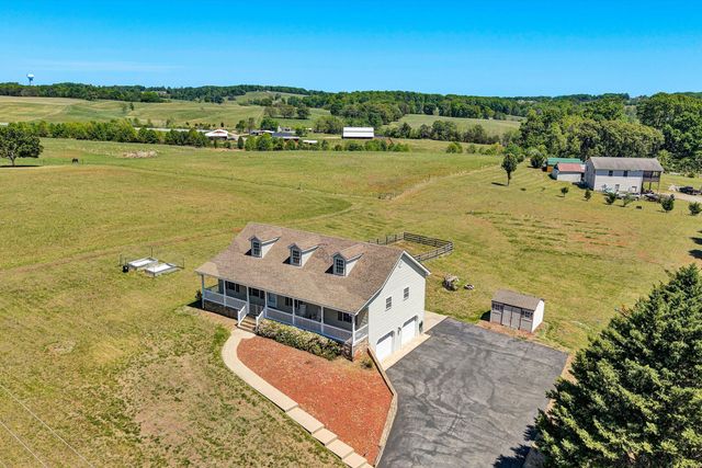 2210 Isle Of Pines DR, Moneta, VA 24121