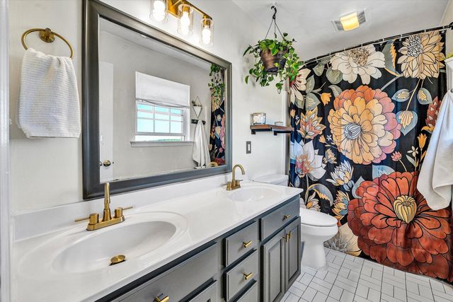 2210 Isle Of Pines DR, Moneta, VA 24121