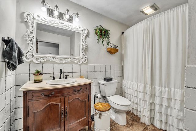 2210 Isle Of Pines DR, Moneta, VA 24121