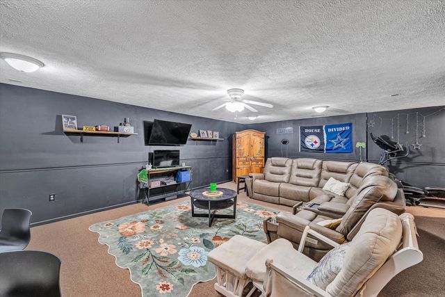 2210 Isle Of Pines DR, Moneta, VA 24121