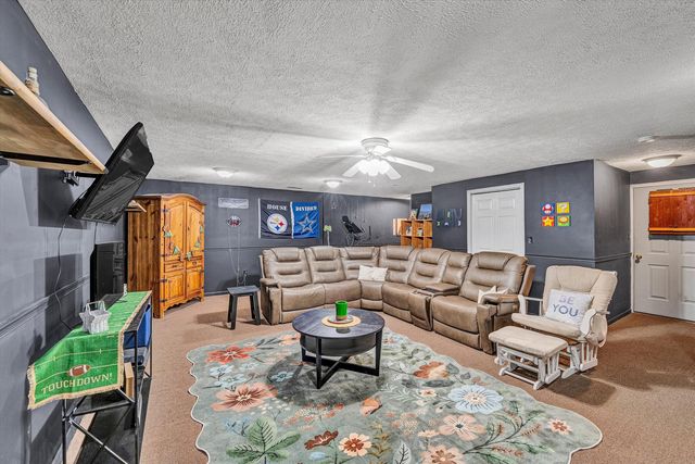 2210 Isle Of Pines DR, Moneta, VA 24121
