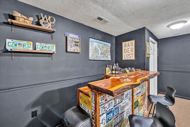 2210 Isle Of Pines DR, Moneta, VA 24121