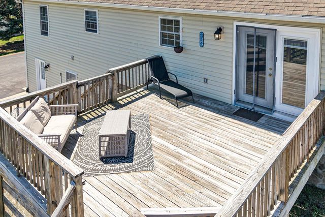 2210 Isle Of Pines DR, Moneta, VA 24121