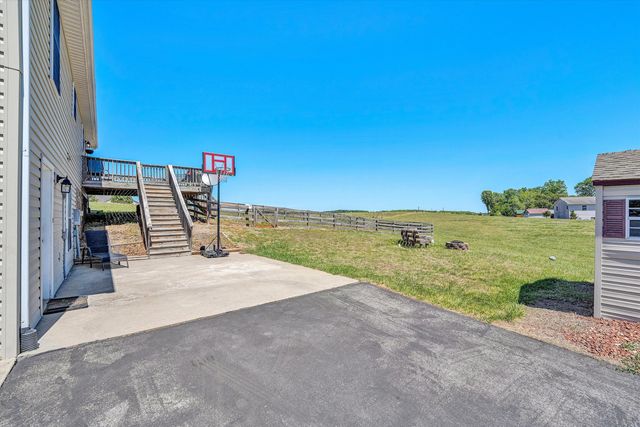 2210 Isle Of Pines DR, Moneta, VA 24121