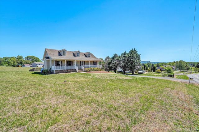 2210 Isle Of Pines DR, Moneta, VA 24121