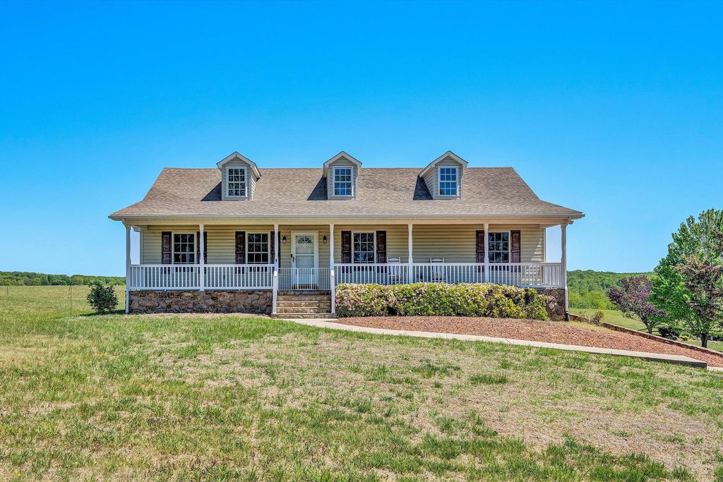 2210 Isle Of Pines DR, Moneta, VA 24121