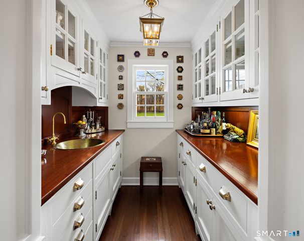 32 West Road, New Canaan, CT 06840