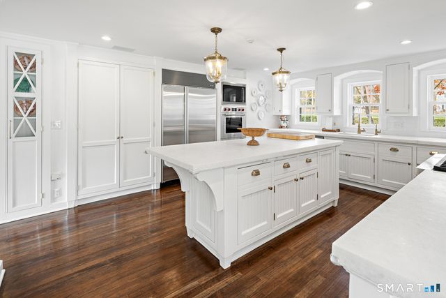 32 West Road, New Canaan, CT 06840