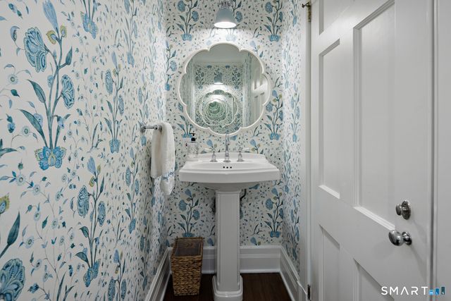 32 West Road, New Canaan, CT 06840