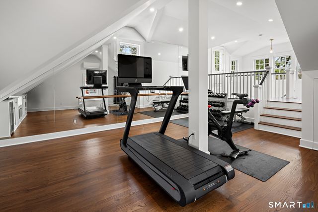 32 West Road, New Canaan, CT 06840