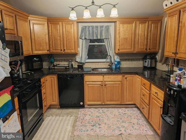 33 CENTRE AVE, West Norriton, PA 19403