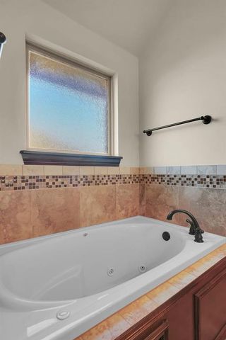 2109 Pinnacle Drive, Weatherford, OK 73096