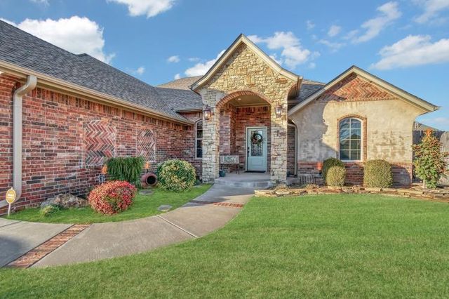 2109 Pinnacle Drive, Weatherford, OK 73096