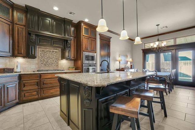 2109 Pinnacle Drive, Weatherford, OK 73096