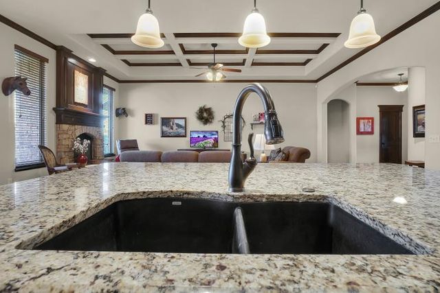 2109 Pinnacle Drive, Weatherford, OK 73096