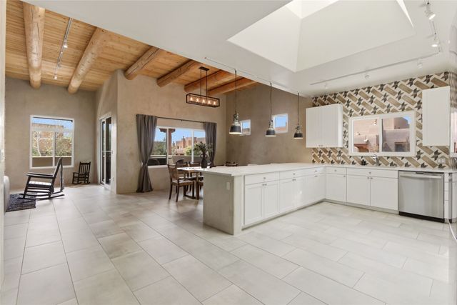 32 Calle Lemita, Santa Fe, NM 87507