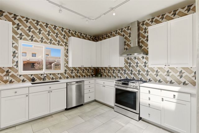 32 Calle Lemita, Santa Fe, NM 87507