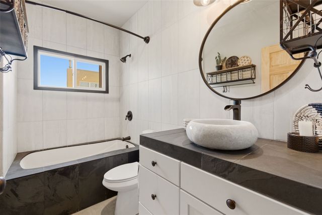 32 Calle Lemita, Santa Fe, NM 87507