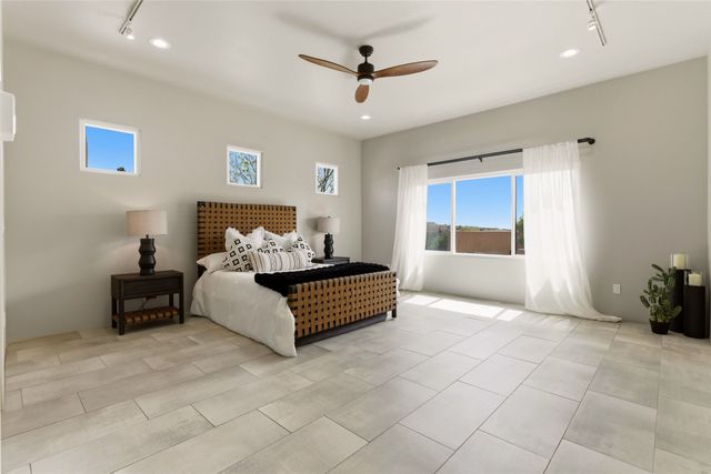 32 Calle Lemita, Santa Fe, NM 87507