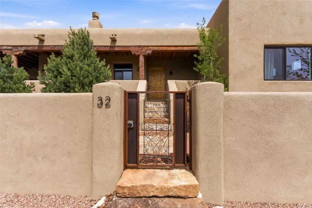 32 Calle Lemita, Santa Fe, NM 87507