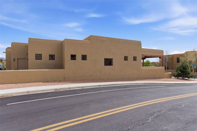 32 Calle Lemita, Santa Fe, NM 87507