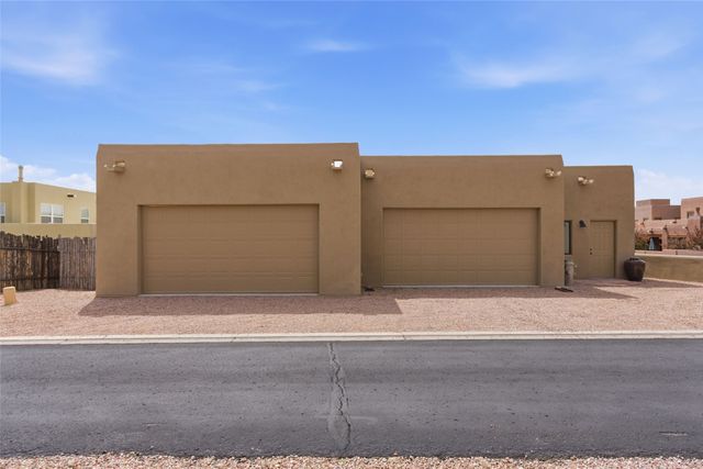 32 Calle Lemita, Santa Fe, NM 87507