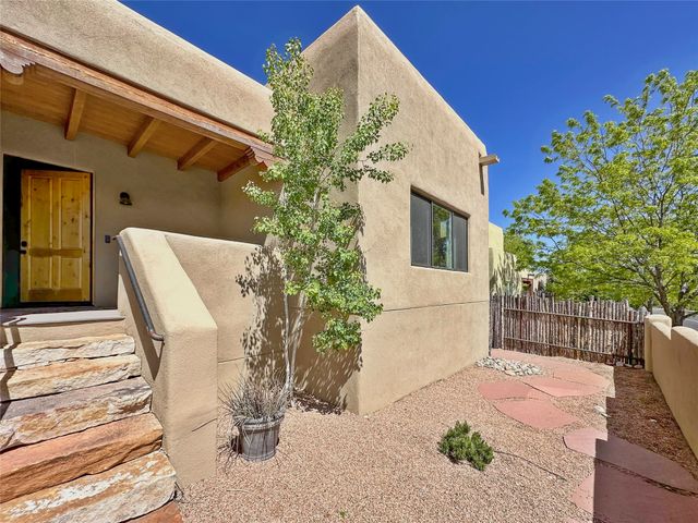 32 Calle Lemita, Santa Fe, NM 87507